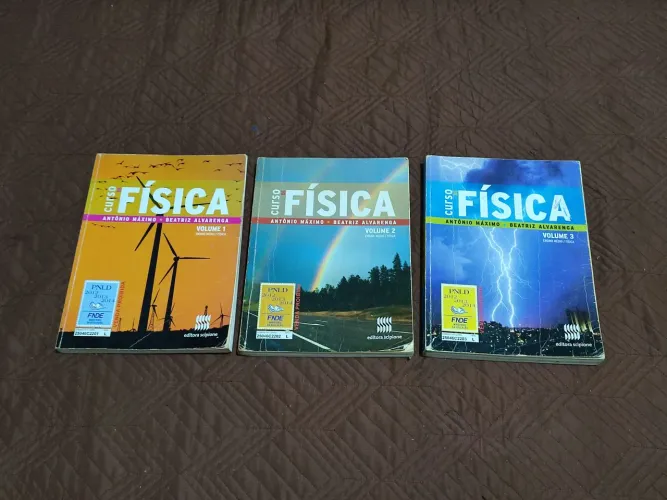 Coleção com três livros de Física - Ensino Médio 1°, 2° e 3° ano