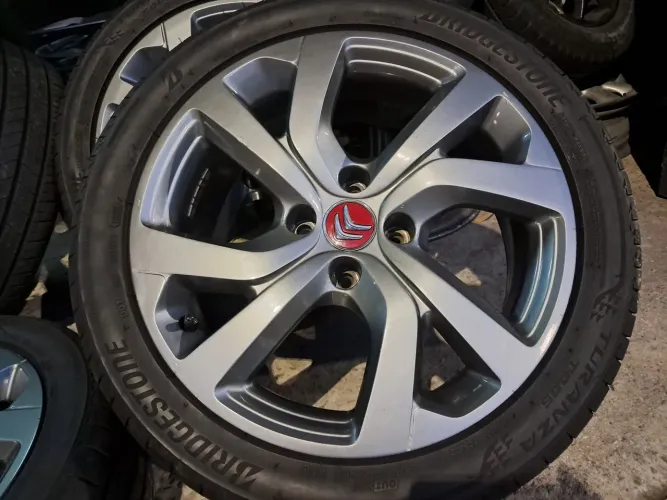 Roda esportiva Citroen Ds 3 aro 17 diamantada com Grafite 4x108 