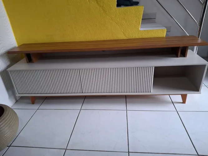 Móvel para TV Retro com Design Moderno abertura da porta com tok sim pés em madeira 