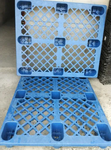 Temos paletes de plástico, temos em quantidade.. melhor preço, só chamar