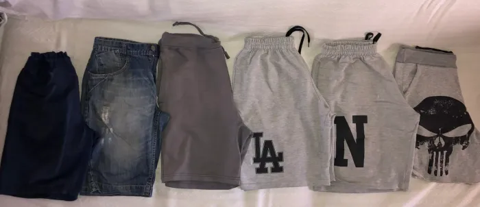 Kit com 19 peças de roupas masculinas usadas