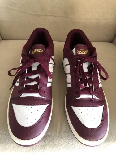 Tênis adidas novo
