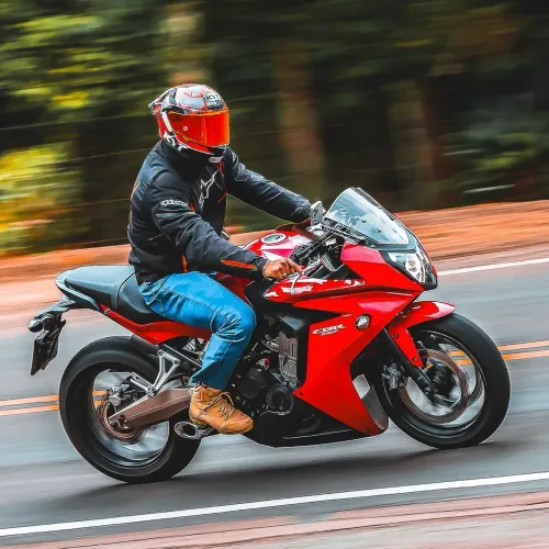 VENDO CBR650F OU TROCO POR I30 OU HONDA CIVIC DOU A VOLTA DO VALOR DO CARRO. MOTO QUITADA