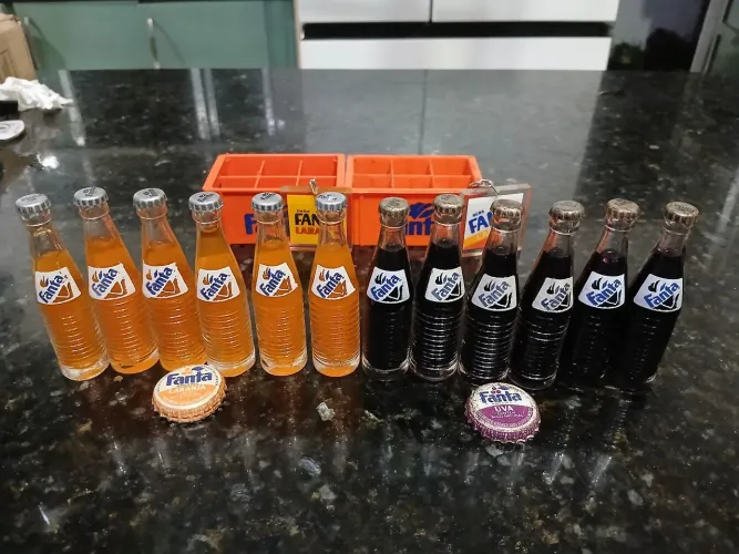 Miniaturas de Garrafas de Fanta - Laranja e Uva anos 80
