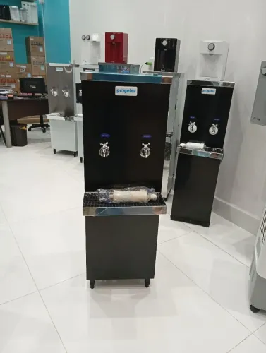 Bebedouro industrial 50 L preto 