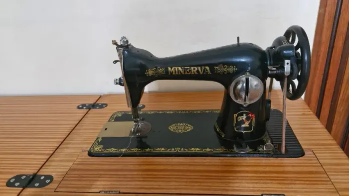 Máquina de costura antiga marca Minerva