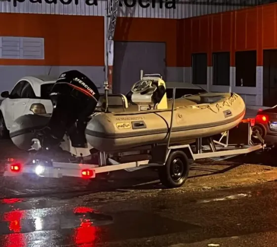 Bote inflavel Zefir 4.2 e motor Mercury 50hp