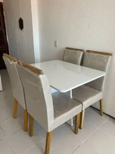 Mesa de Jantar com 4 Cadeiras