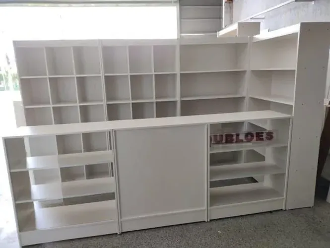 Balcão e Prateleiras para Comércio
