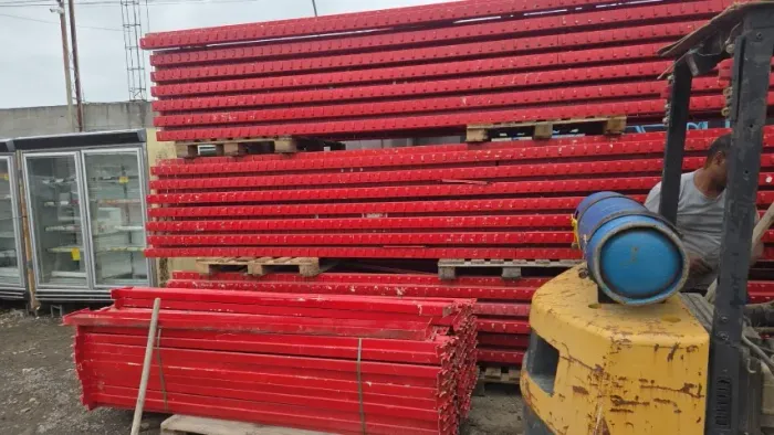 Porta Palete - Lote com 200 Montantes com 6m de altura e 1.194 Longarinas com 2,30m larg.