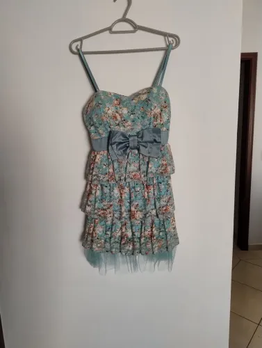 Vestido Floral com Laço e Babados