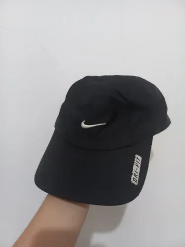 Boné Nike + boné H Camargo