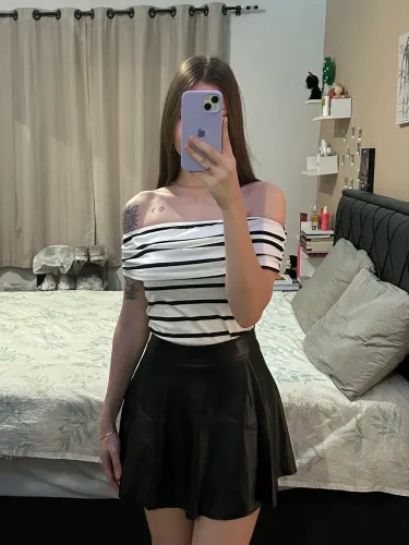 Saia de couro PU + camiseta