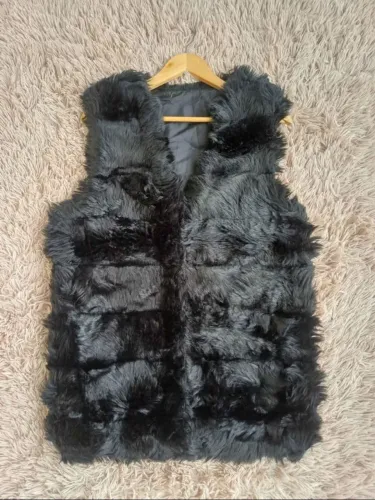 Colete de pelo sintético tam g