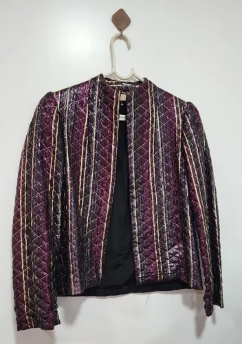 Jaqueta preta vintage luxo filetes brilhantes, dourados, azuis, pink Tam. 42 alta costura