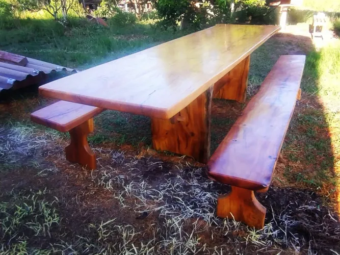 Mesa Rústica em Madeira de Jaqueira 