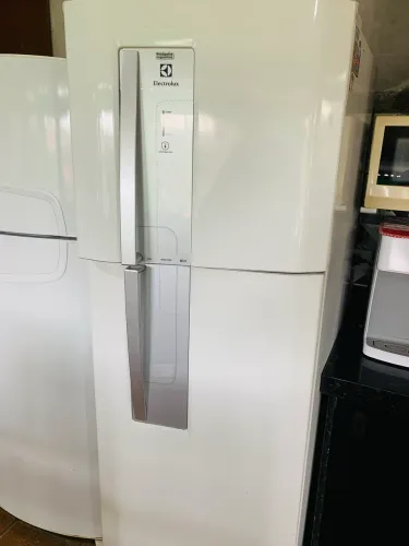 Geladeira Electrolux DF42 frostfree usada motor queimado