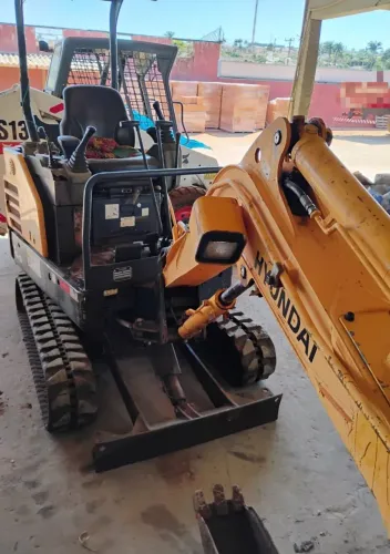 Mini Escavadeira Hyundai R16-9 Ideal para Trabalhos em Espaços Reduzidos