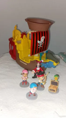 Navio Pirata Jake e os Piratas da Terra do Nunca