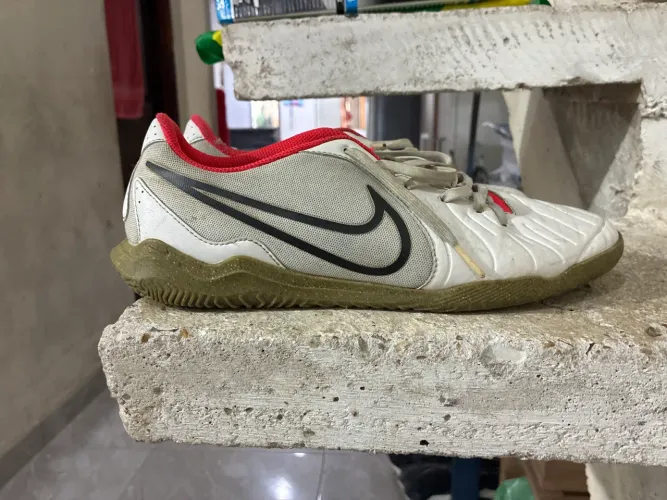Society Nike tamanho 42