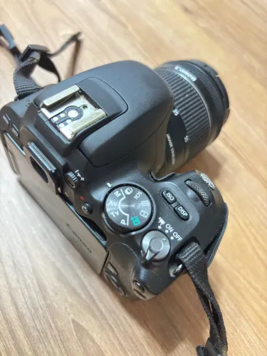 Câmera DSLR SL2