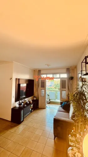 Apartamento no 1º andar com 03 dormitórios e 02 vagas paralelas no pilotis