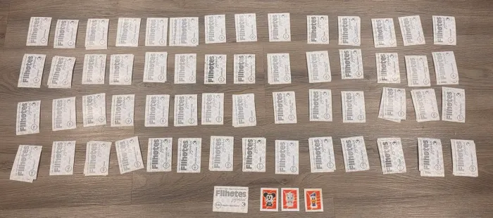 Figurinhas diversas Filhotes Fofinhos Panini e Claro