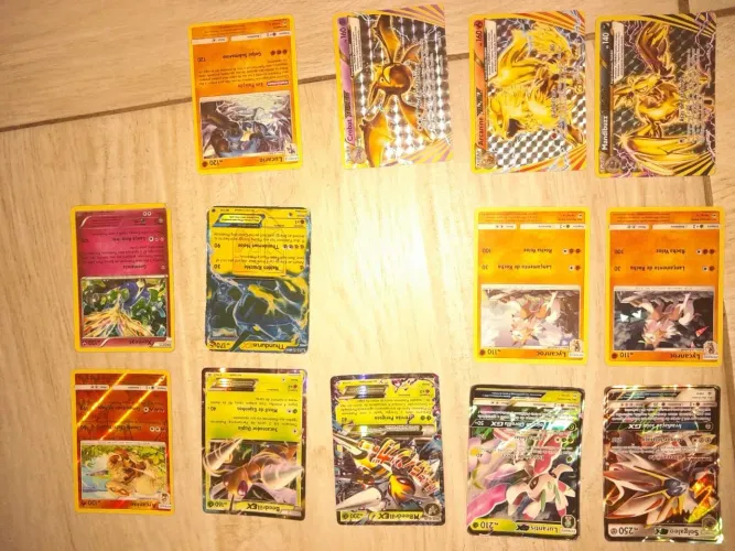 240 cartas pokemon + brindes
