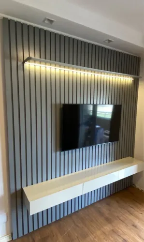 Painel Ripado Cinza Com Off White Novo