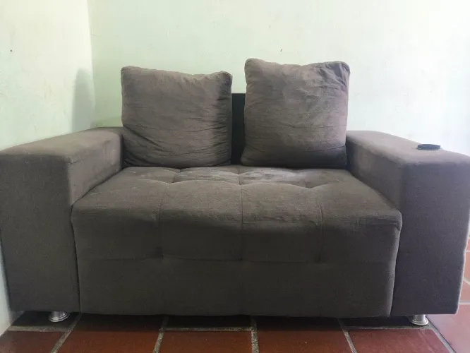 Sofá de 2 lugares no precinho 