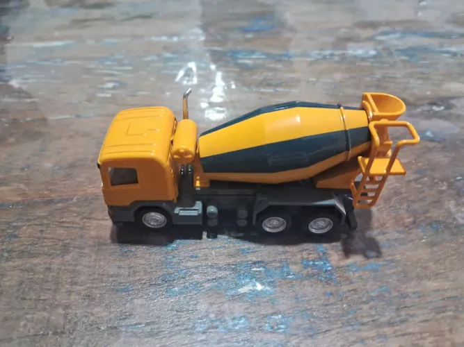 Caminhão betoneira miniatura HO