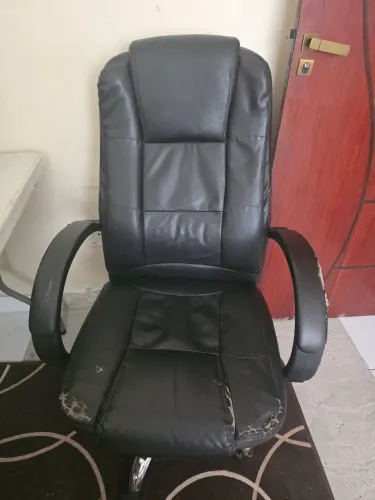 Cadeira de couro giratória