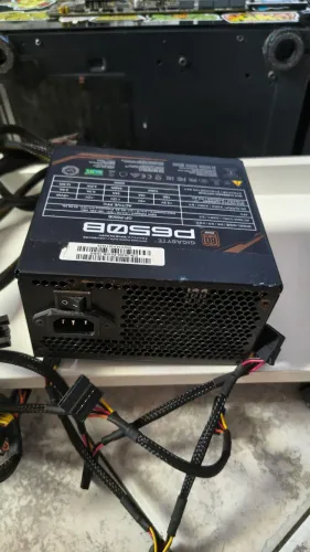 Fonte Gigabyte P650B (usada)