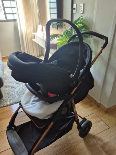 Carrinho de Bebê + Bebê Conforto Burigotto