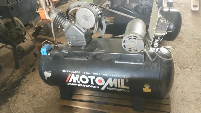 Compressor Motomil 20 pés trifásico..Motor 5cv Tanque 200 litros 175 libras.