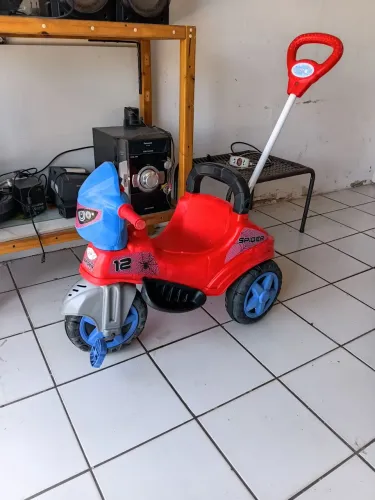 Vende-se está motinha