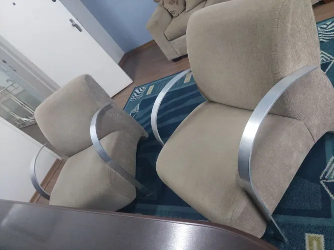 Duas poltronas iguais