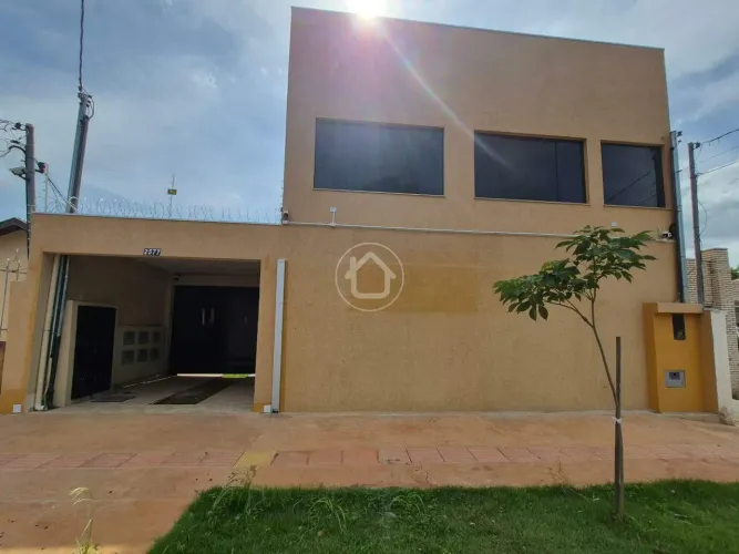 2 QUARTOS SENDO UMA SUITE 2 VAGAS COBERTA