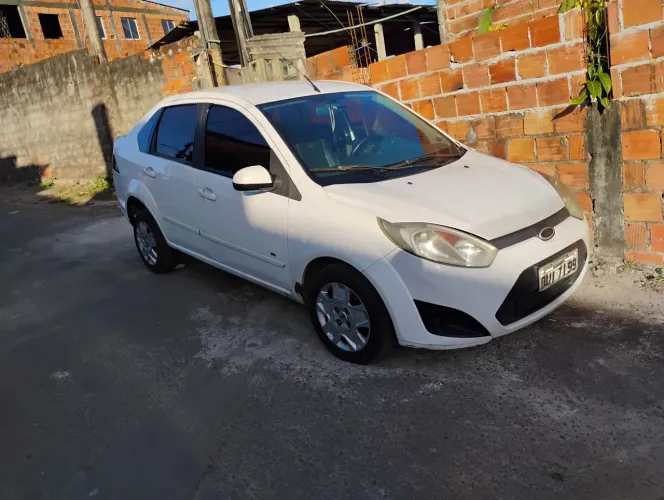 Ford Fiesta Sedan SE 1.6 8V Flex 4P 2014
