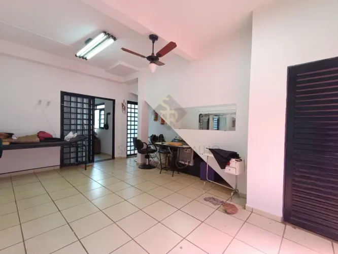 Casa com salão para Locação e Venda no Bairro Jardim Castelo Branco em Ribeirão Preto/SP.