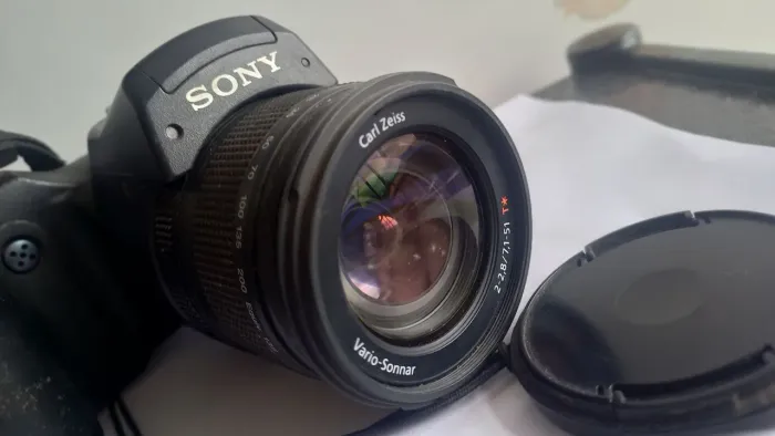 Câmera Sony Cyber Shot DSC F828 + 2 cartões de 1Gb + acessórios