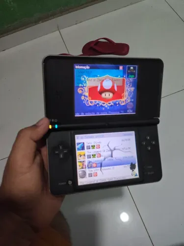 Nintendo DSi XL - Desbloqueado com R4
