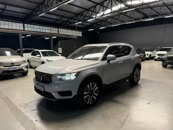 Volvo XC40 XC 40 T-5 Híbrido Momentum 1.5 262cv 2021