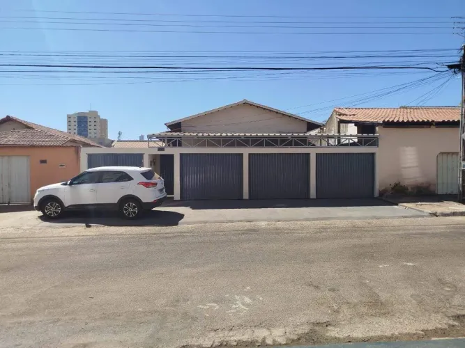 Casa com 03 quartos