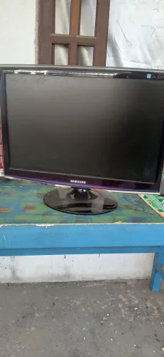 Vendo 3 monitores com defeito. Leia a descrição!