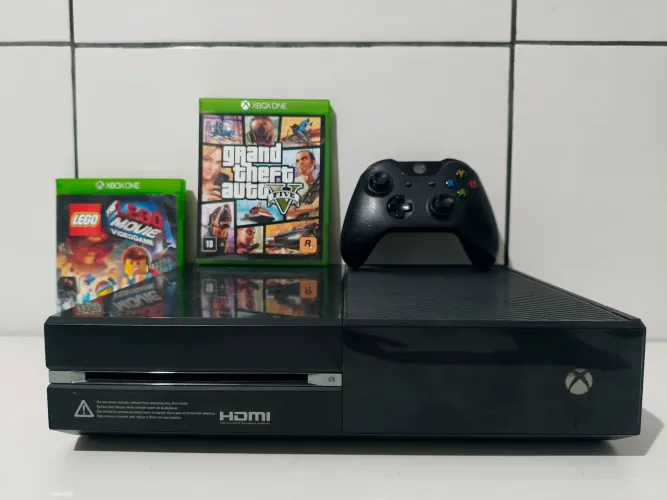 XBOX ONE - 500GB + JOGOS ( LACRADO DE FÁBRICA)