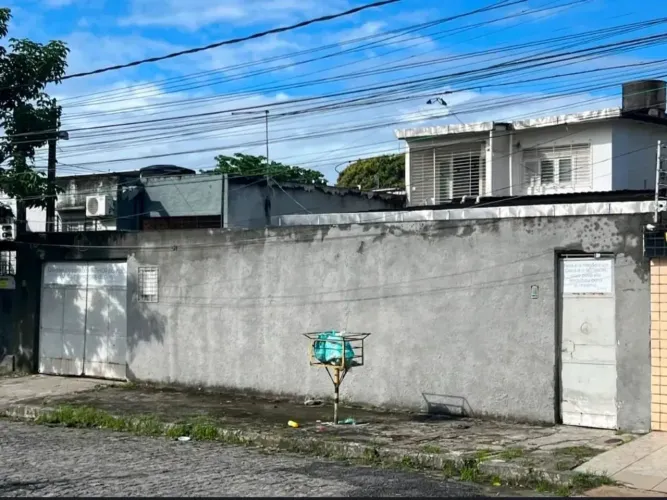 [CCS097] Venda de Casa com 4 quartos em Cordeiro - Recife - PE