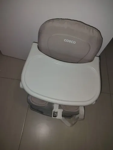 Vendo cadeirinha alimentação bem conservada usada só 2 vezes