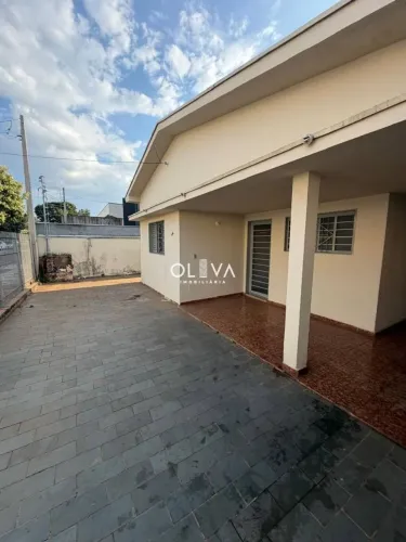 Casa com 3 dormitórios para alugar, 181 m² por R$ 2.187,00/mês - Higienópolis - São José d