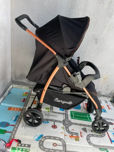 Carinho de bebê burigoto